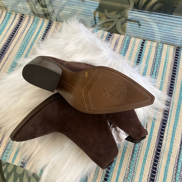 New Vince camuto back zip Chelsea’s booties suede brown size 8 med NWOB - Picture 7 of 9